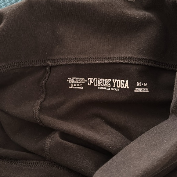 VTG Pink Victoria’s Secret Fold Over Spell Out Sequin Capri Leggings Black Sz M - Picture 7 of 7